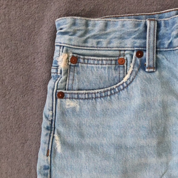 Madewell Relaxed Denim Shorts in Cedarcroft Wash 23 Light Blue - Picture 5 of 13
